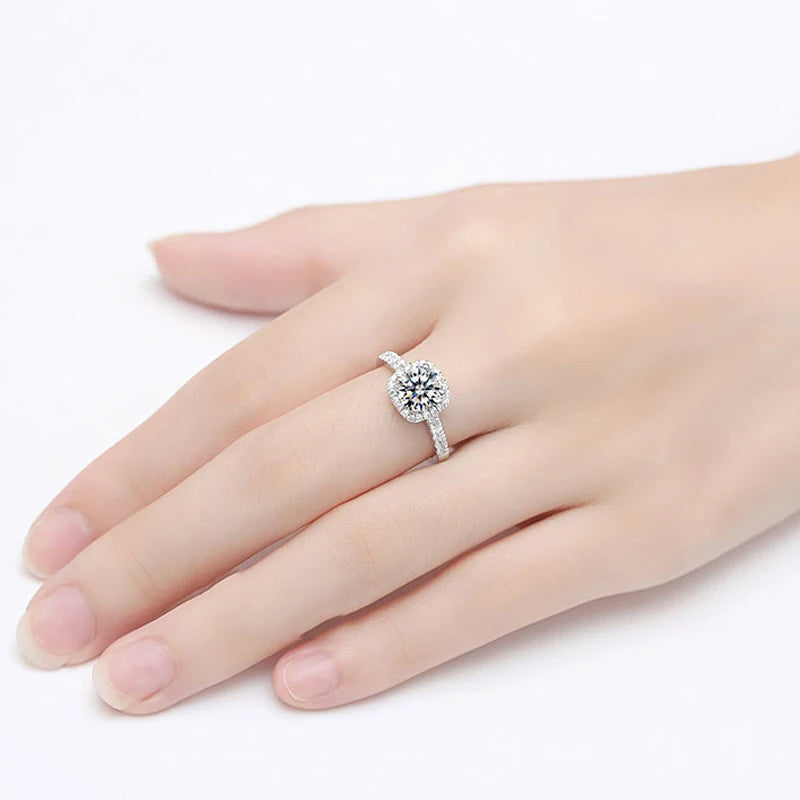 Anillo de moissanita redonda de color D de KNOBSPIN, bañado en plata de ley 925 con oro blanco de 18 quilates, para mujer, alianza de boda, joyería fina.