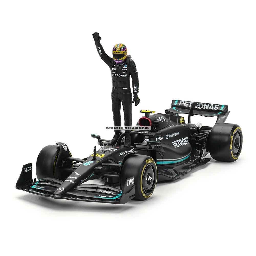 Bburago 1:24 2023 F1 Mercedes-AMG W14+Winning Doll 44# Hamilton 63# Russell Paint Formula One Alloy Super Toy Car Mode
