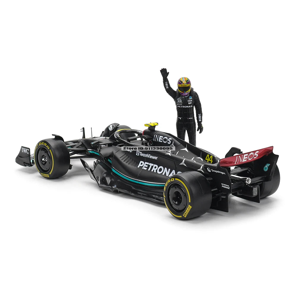 Bburago 1:24 2023 F1 Mercedes-AMG W14+Winning Doll 44# Hamilton 63# Russell Paint Formula One Alloy Super Toy Car Mode